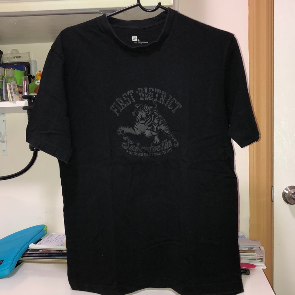 Gap shirt